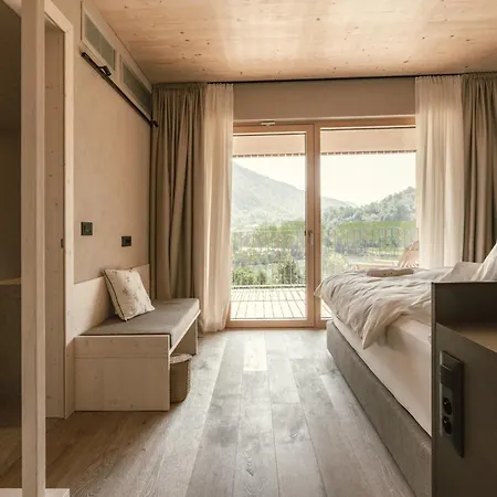 Tulie Hotel *